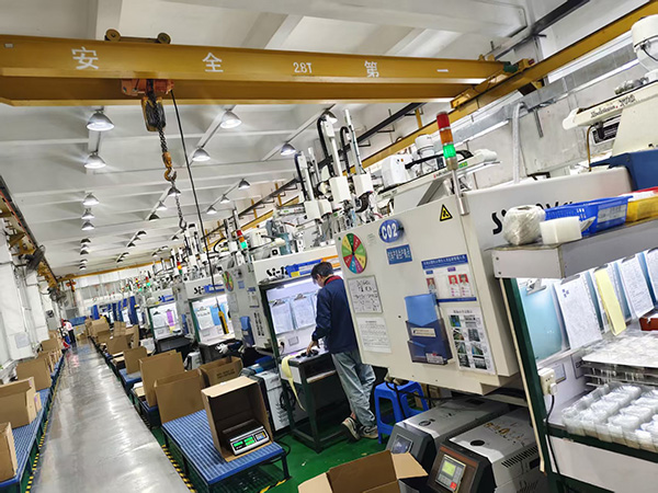 plastic injection molding factory